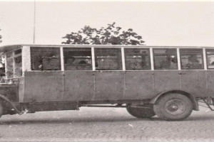 Bilde av Buss av eldre årgang.
